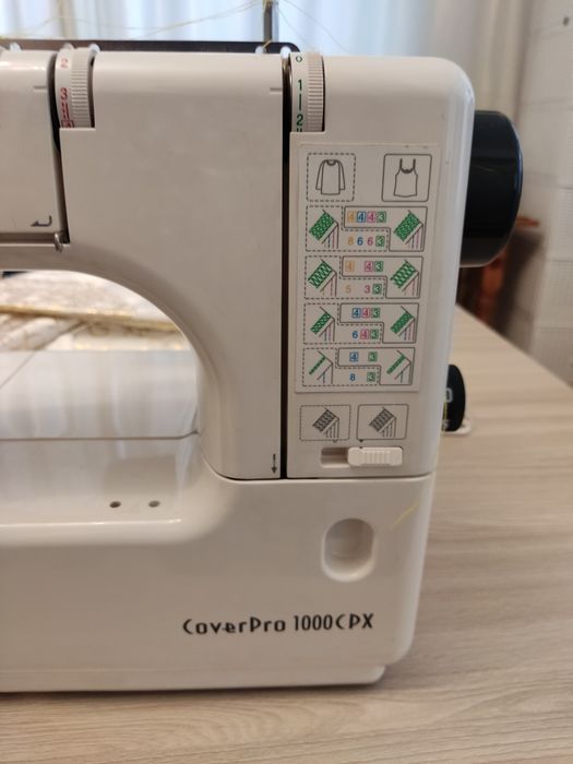 Швейная машина Коверлок