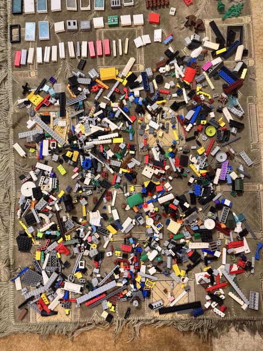 Продам большой пакет лего деталей