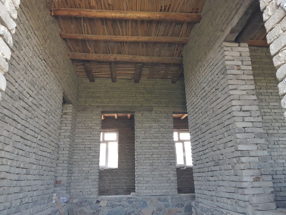 Uy sotiladi yoki almashtiriladi srochnaga!!!