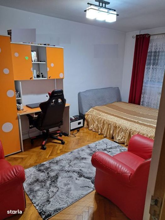 - Apartament 3 camere, suprafata totala 81mp, zona Strada Garii. Etaj