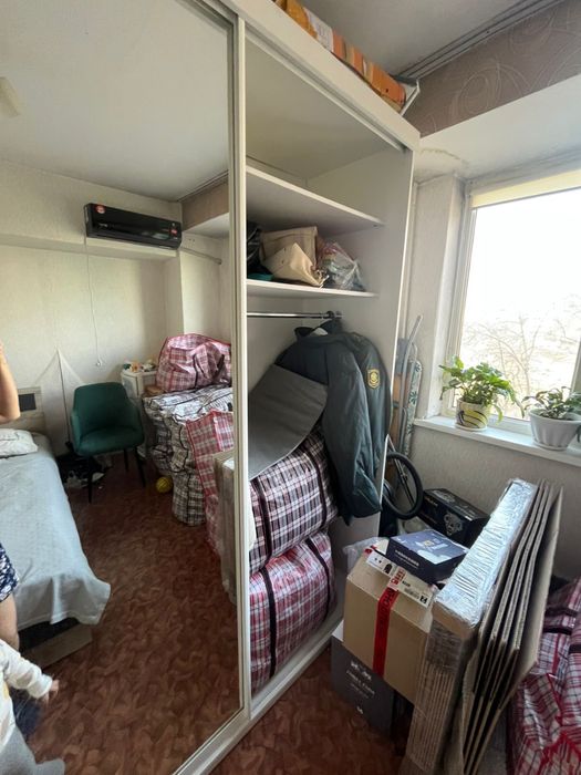 Мебель (кровать и шкаф)