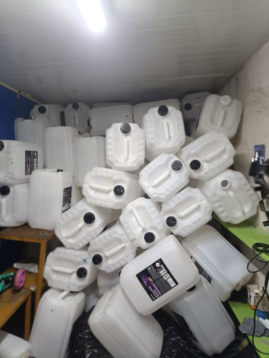 Продам канистры 20л