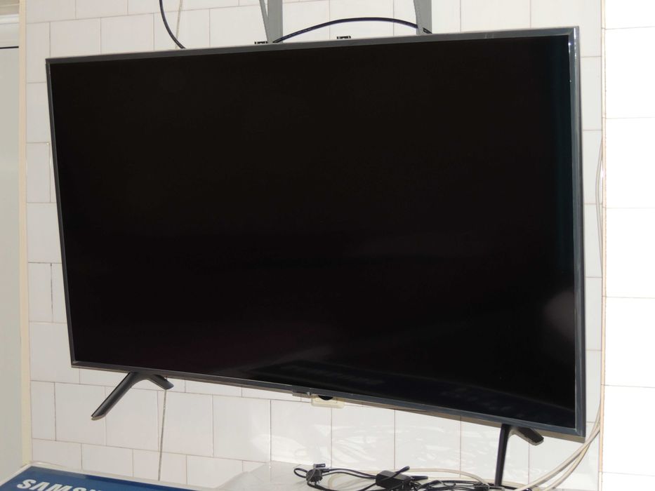 Телевизор Samsung UE55TU8372UXXH, Извит, 55" (138 см), Smart, 4K Ultra HD, LED за части