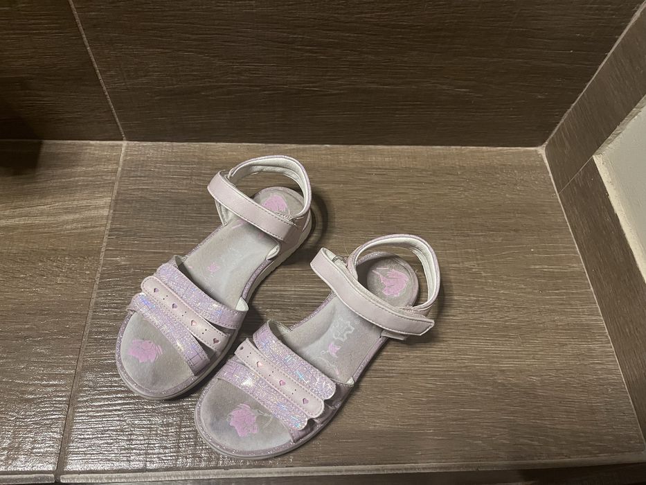 Сандали за момиче