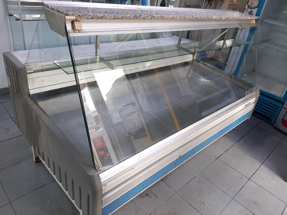 Vitrina  frigorifica  mezeluri