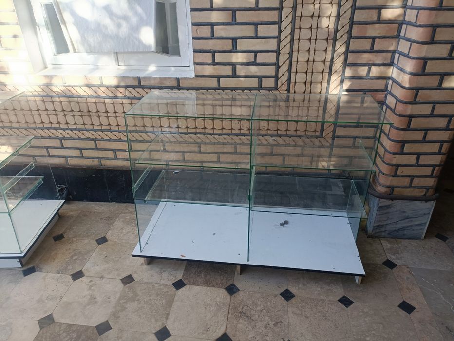 Vitrina lar sotiladi