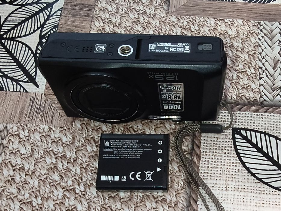Aparat foto Casio ex h30