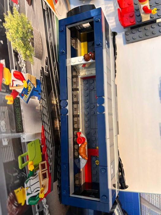LEGO 60197 пътнически влак