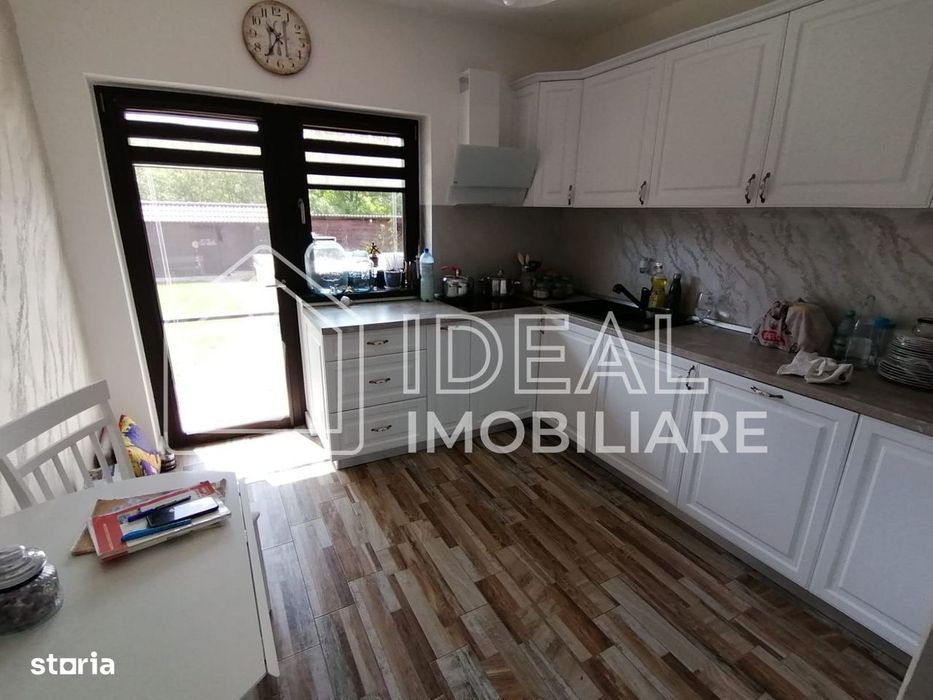 Casa moderna cu 4 camere, La  CHEIE in Poplaca