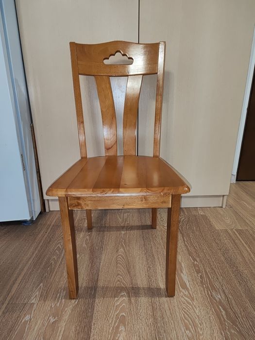 Деревянные стулья