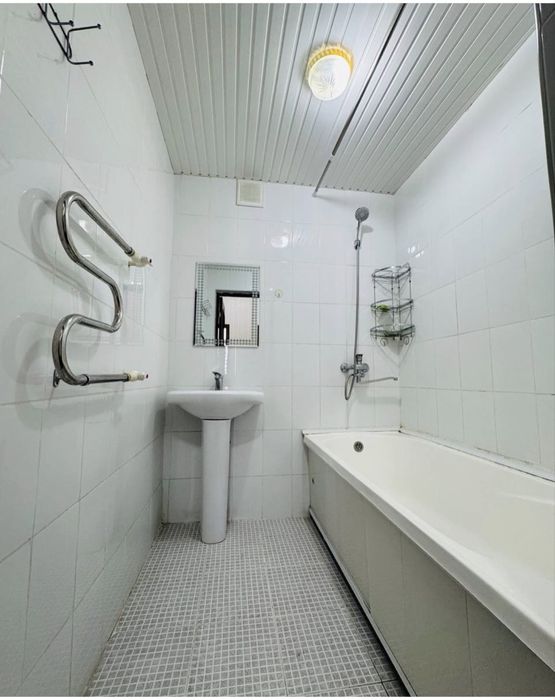 3xonali uy sotiladi Qoratoshda. Holati yaxshi 3/5/5. GOLDEN HOUSE