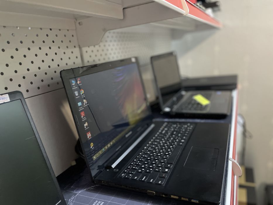 Lenovo в идеале Core i3, SSD 240Gb, O3У 8Gb