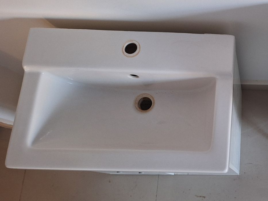 Продам раковину с тумбой