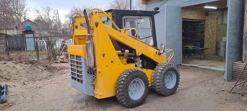 Продам минипогрузчик унц 060(мксм 800)