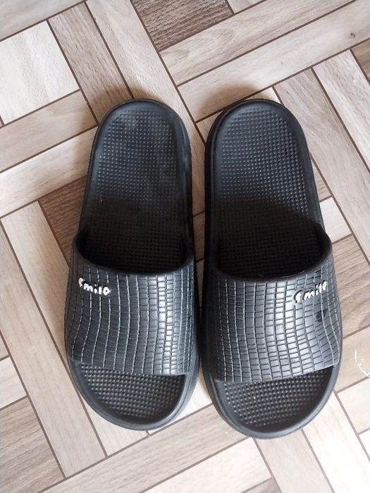 Срочно продам  шлепки