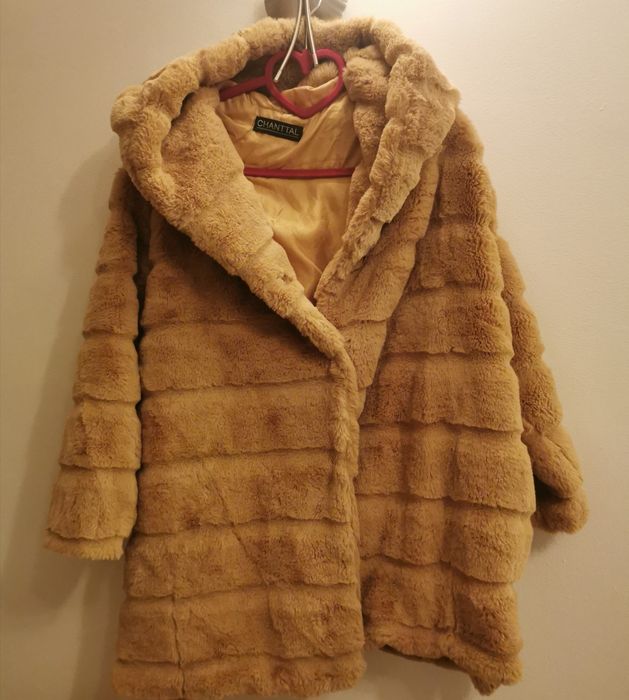 Vand haina imitatie de blana