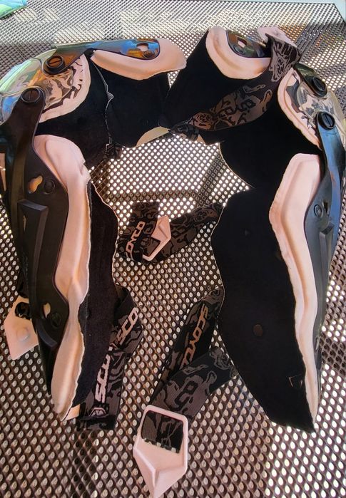 Предпазни кори за коленете на мотористи