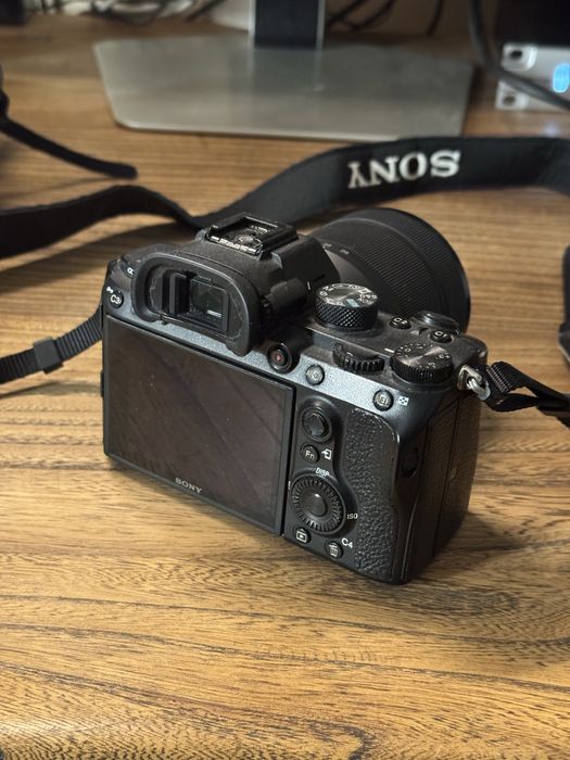 sony a7 sll  продажа / обмен обьективы есть.