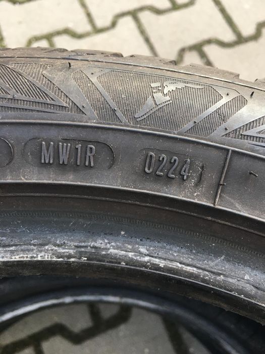 Cauciucuri iarna 215 50 17