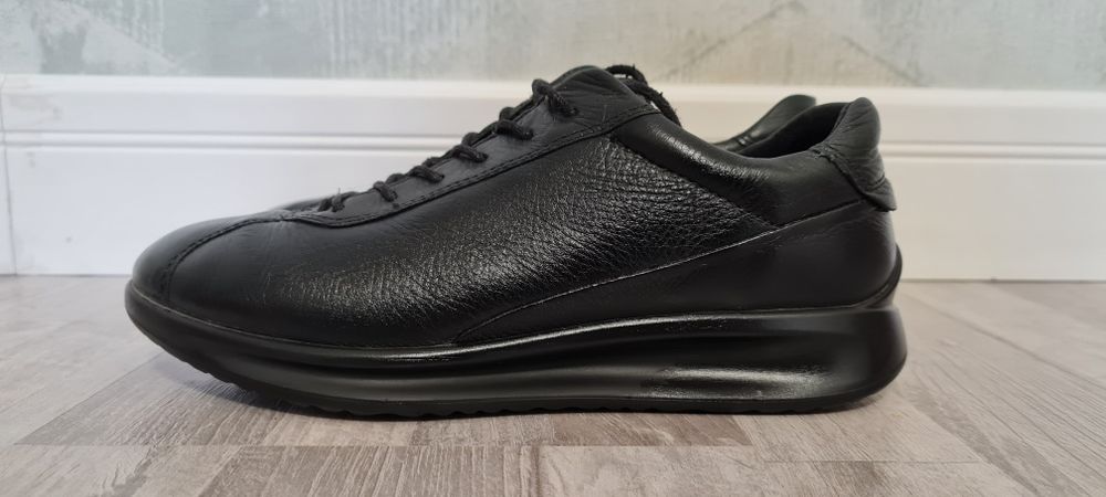 Женские кожаные кроссовки Ecco