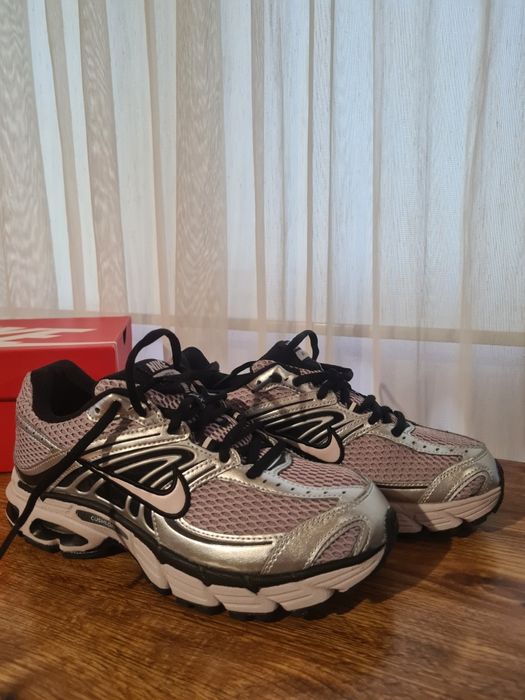 Nike Air Max Moto 2K маратонки