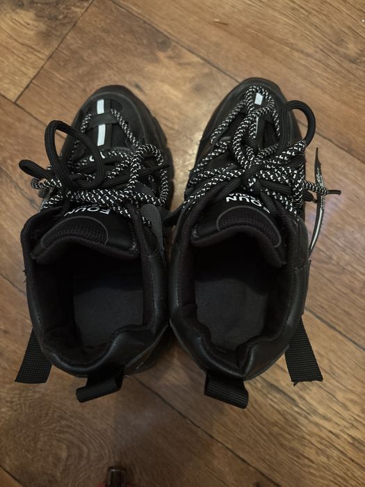 Кросовки на высокой подошве