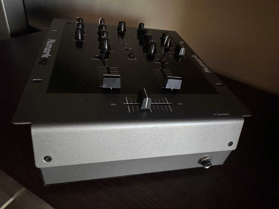 Numark M2 2-канален DJ миксер