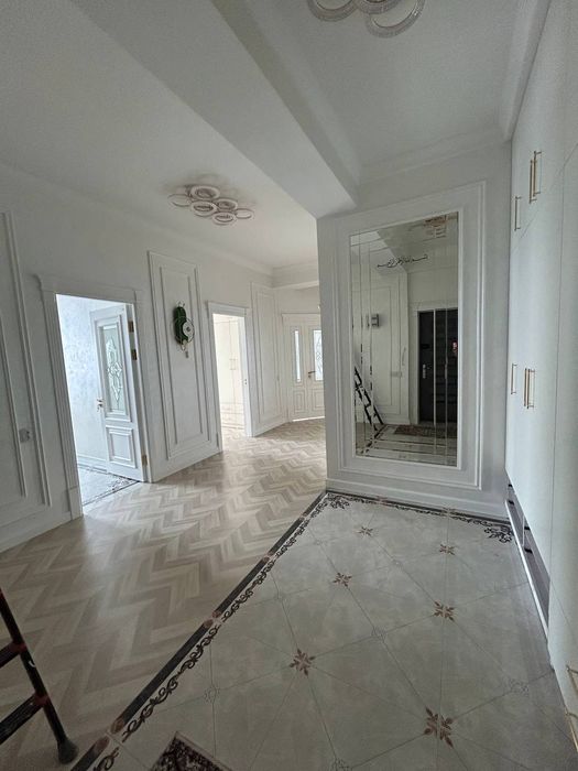 ARENDA Qorasaroy yol yuzi 3xona + mansarda