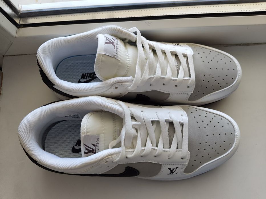 Аяқ киім сатылады