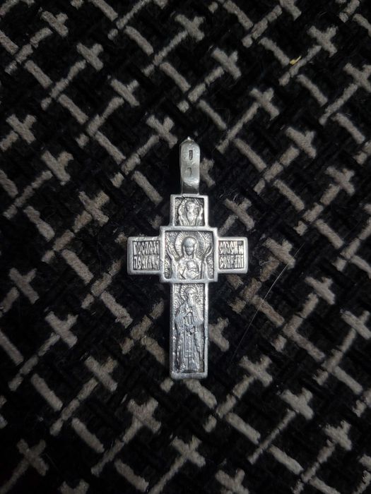 Цепочка и нательный крест