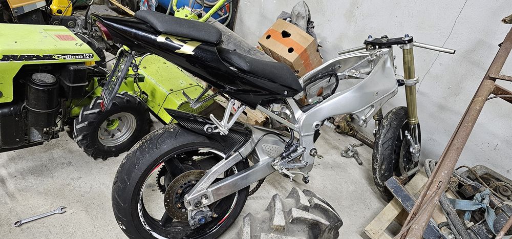 Dezmembrez yamaha r1 rn04