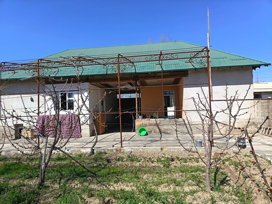 Uy sotiladi yashash uchun tayyor