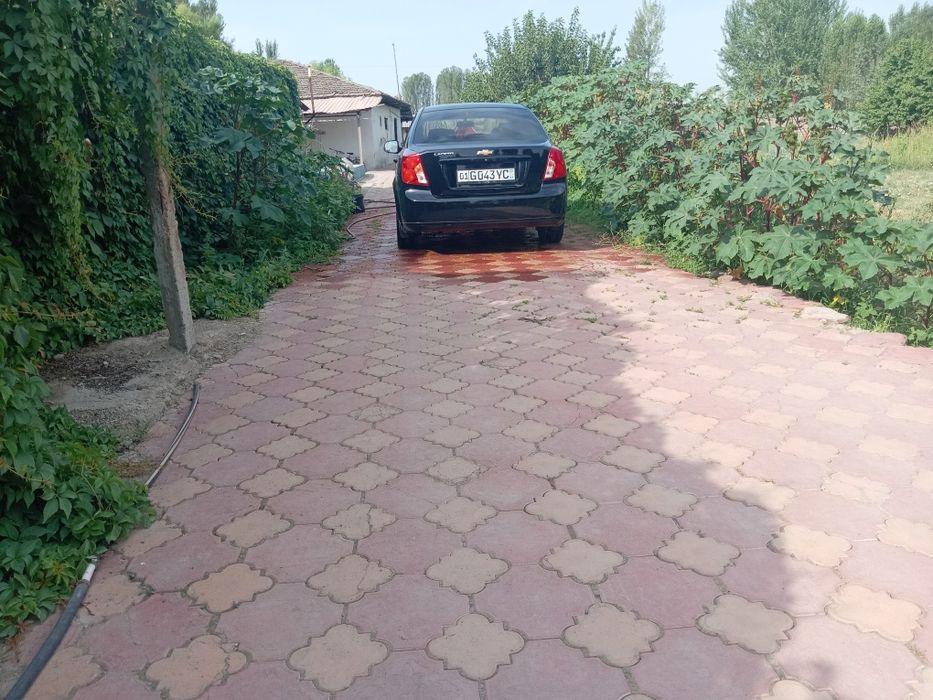 Srochni 24 sotux 2 xonali xamma sharoyitlar bor xovli sotlad