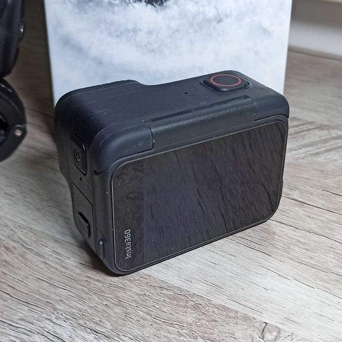 Экшн-камера Insta360 Ace Pro, 3 аккумулятора, зарядный кейс, чехол