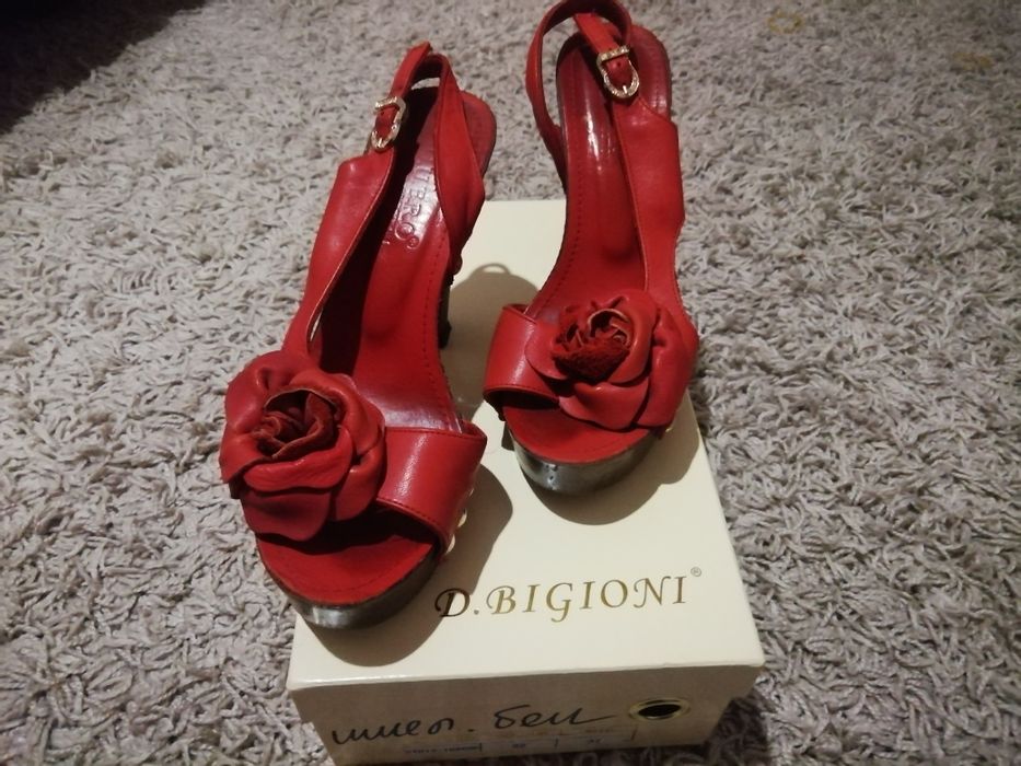 Продам босоножки