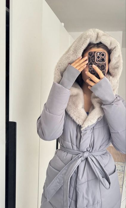 Куртка богато смотрится