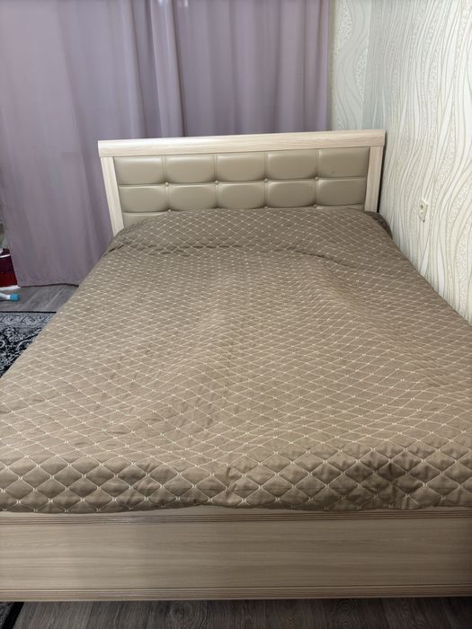 Продам двуспальную кровать