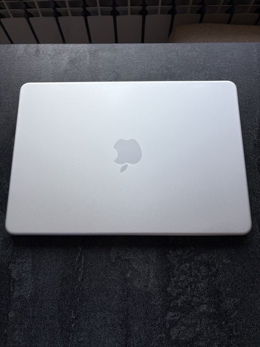 Macbook neo silver 512 3 цикла акб