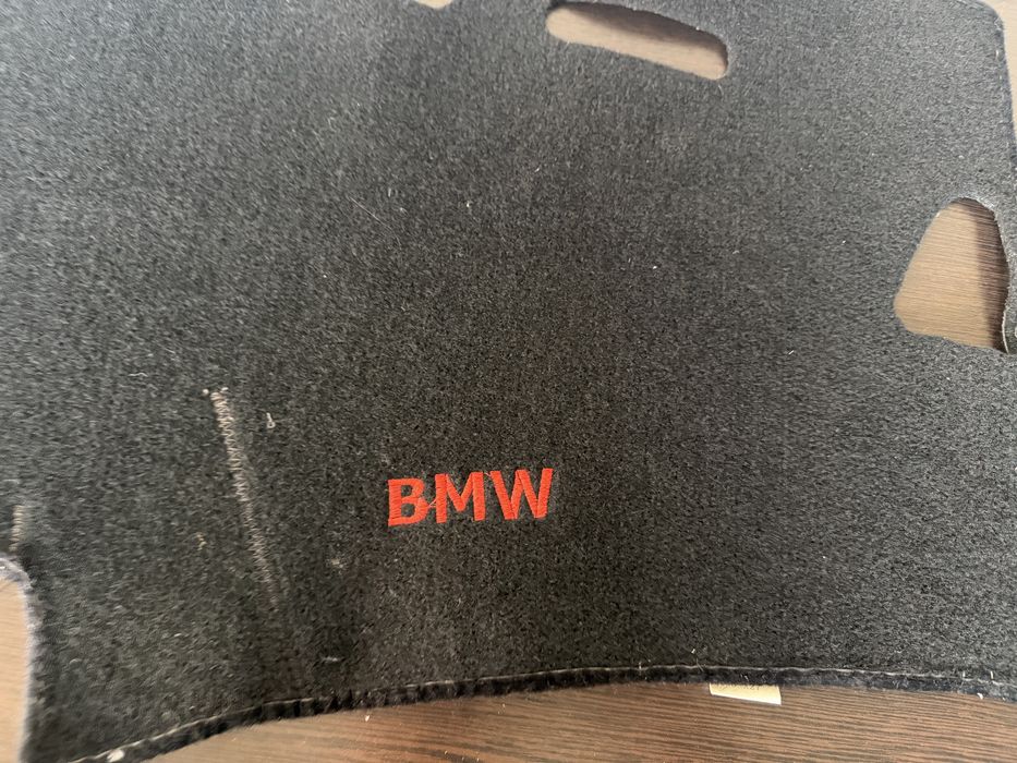 Продам Накидку на панель BMW E39