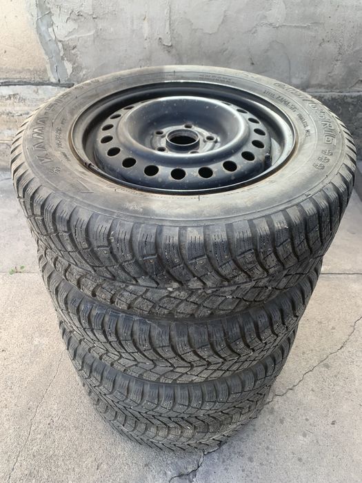 Продам комплект зимших шин на дисках от Рав 4, размер 215/65/16