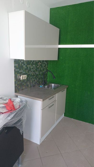 Кухнеска мебел 200€.