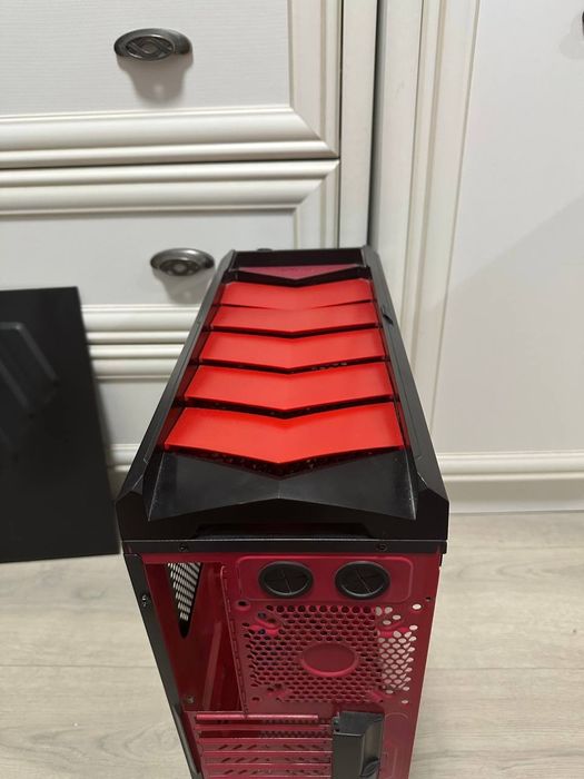 Корпус Aerocool Full Tower в отличном состоянии