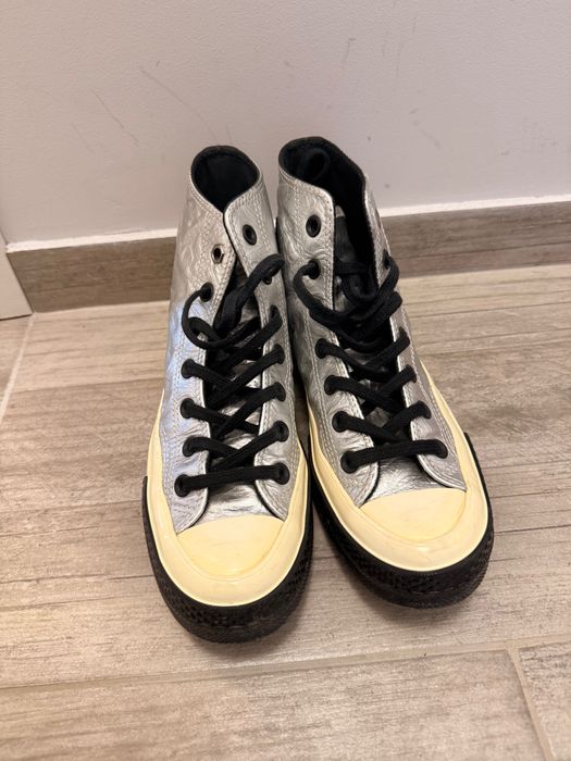 Сребристи кецове Converse