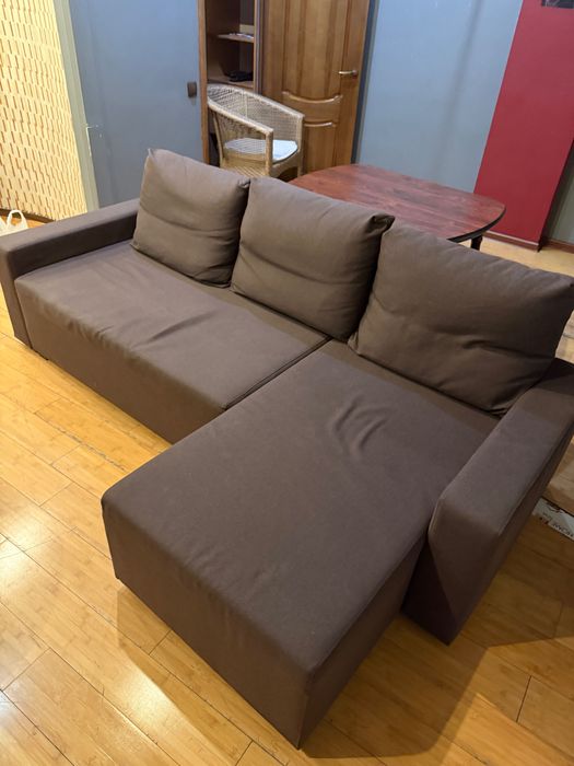 Диван коричневый