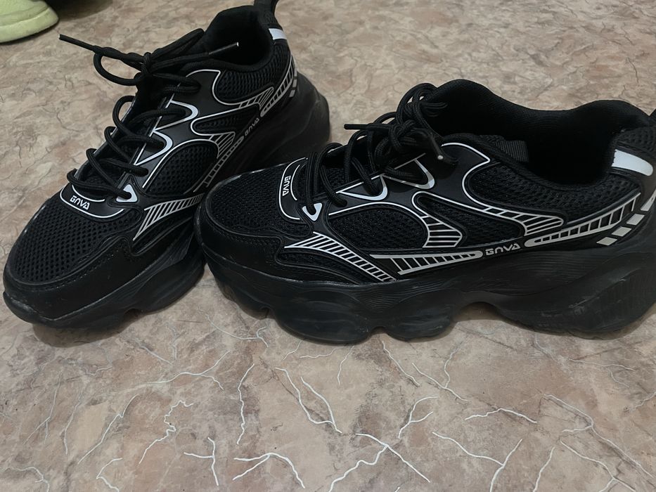 Продам кроссовки новые!