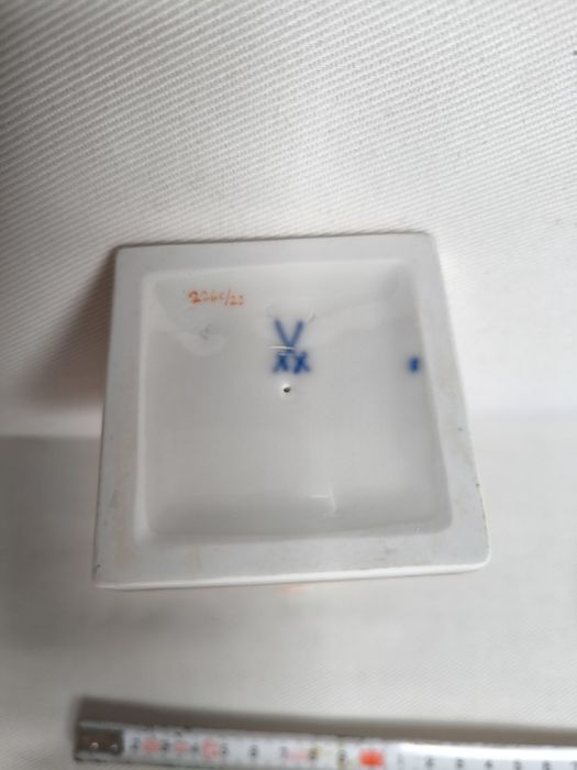 Продавам порцеланов античен свещник MEISSEN Уникален