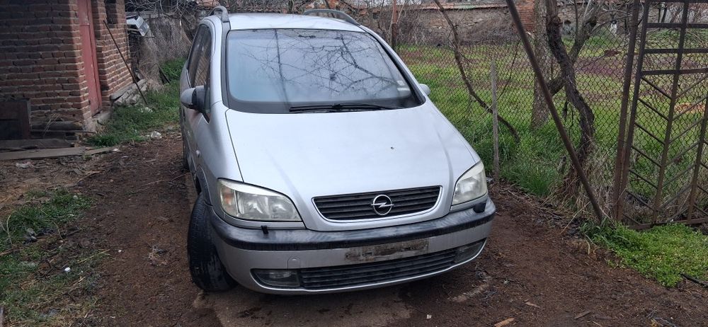 Опел зафира на части