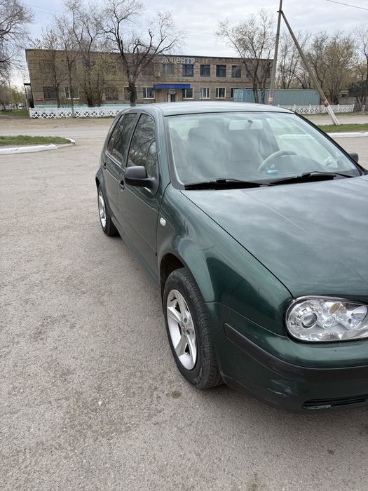 Продам машину фольцваген гольф автомат корбка