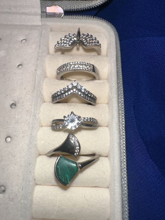 Серебрянные кольца продам срочно