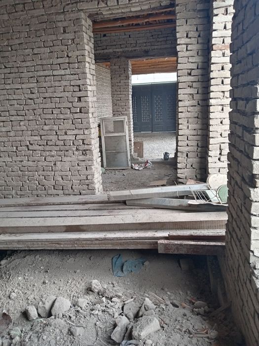 Uy sotiladi tamiri  tugamagan 4 sotix